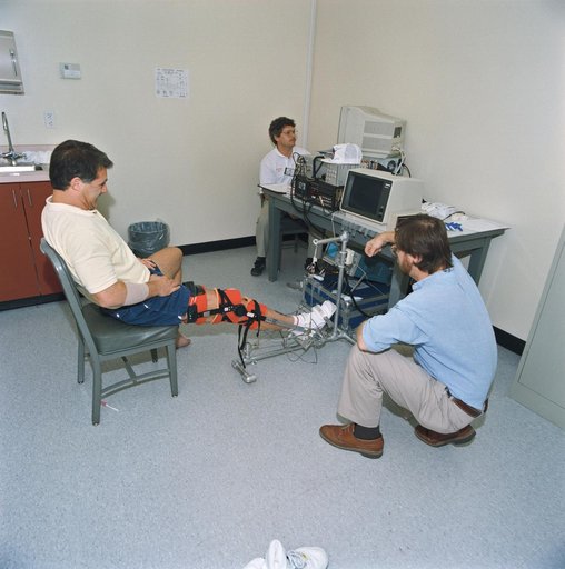 STS-58 crewmembers participate in baseline data collection