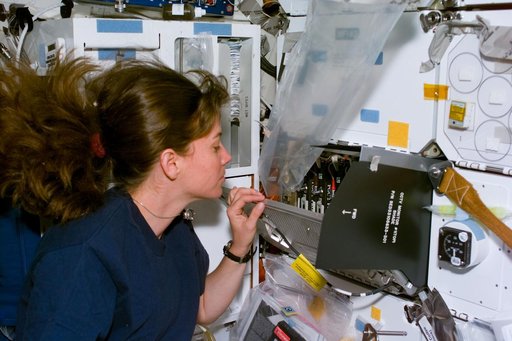PGIM-01, Coleman at middeck locker with rigged plastic air duct
