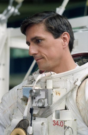STS-65 Mission Specialist Thomas in EMU prepares for WETF contingency EVA