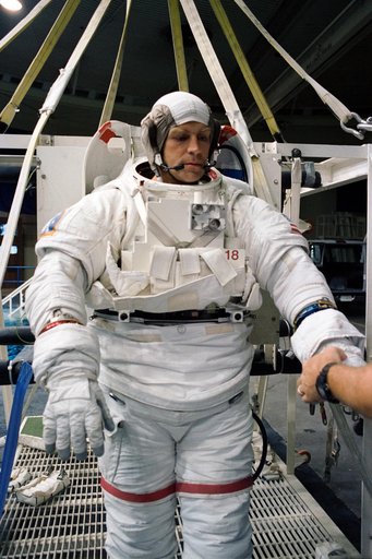 STS-64 Extravehicular activity (EVA) training view in WETF