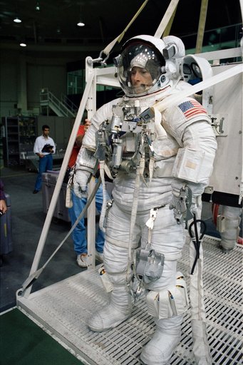 STS-64 Extravehicular activity (EVA) training view in WETF