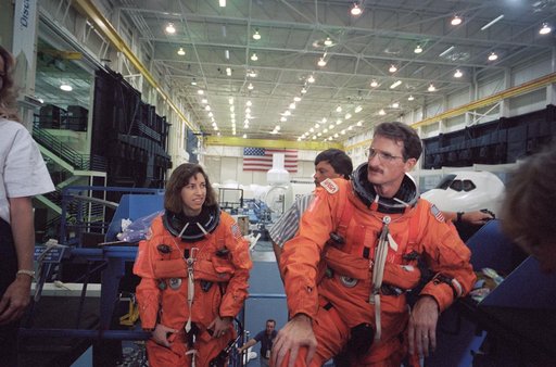 Astronauts Ochoa and Tanner during egress training