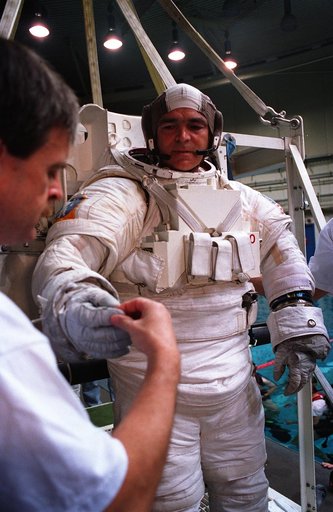 STS-76 astronauts Godwin and Clifford training in the WETF