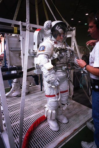 STS-76 astronauts Godwin and Clifford training in the WETF