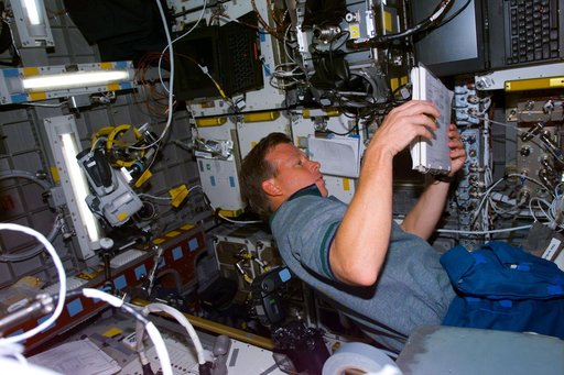 Lindsey works with ASTROCULTURE notes