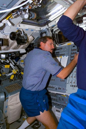 Brown at aft flight deck control during SPARTAN capture