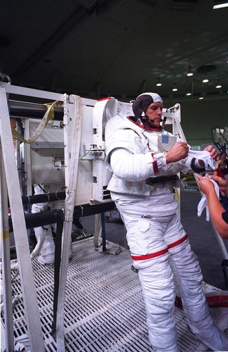 STS-82 training in WETF facility with Steve Smith and Mark Lee