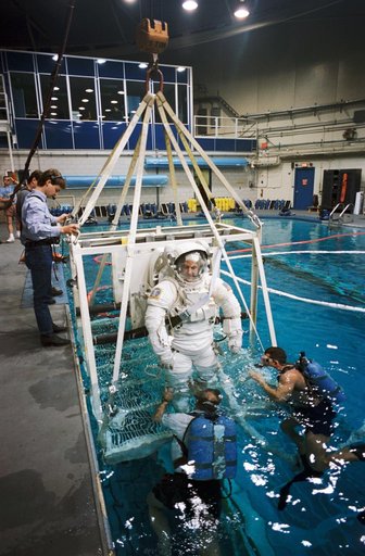 Astronauts Michael Anderson and Stephen Robinson during WETF training