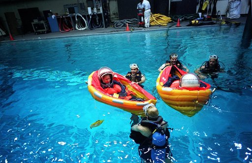 STS-81 crewmembers participate in bailout training in Bldg 29 WETF