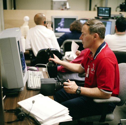 STS-88 crew use simulators and virtual reality in preflight training