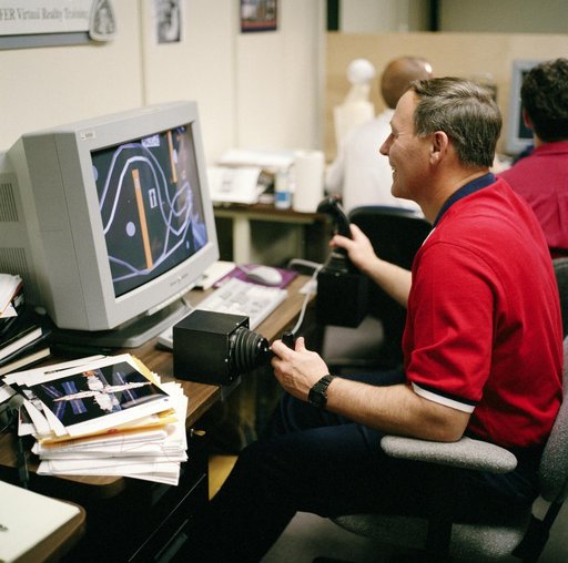 STS-88 crew use simulators and virtual reality in preflight training