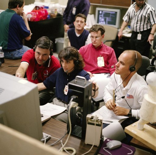 STS-88 crew use simulators and virtual reality in preflight training
