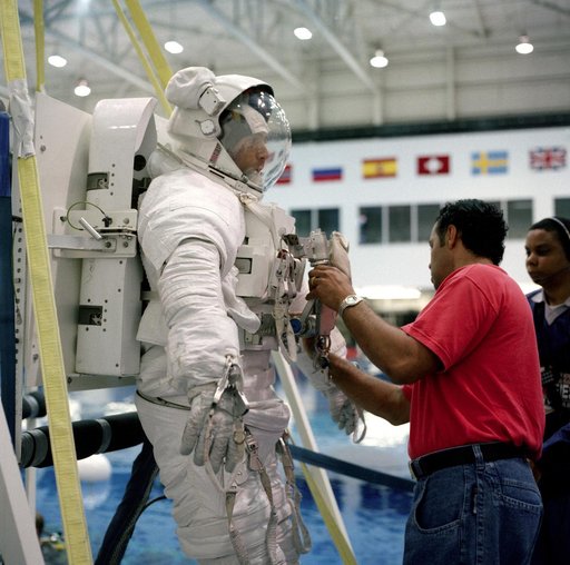 STS-88 crewmen don Extravehicular Mobility Units