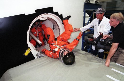 STS-99 crewmembers bailout training in building 9