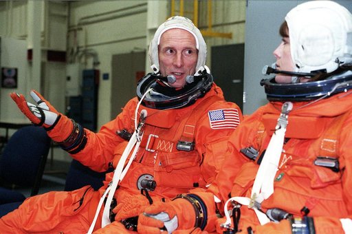 STS-99 crewmembers bailout training in building 9
