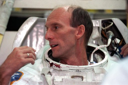 STS-99 crewmembers Kavandi and Thiel suit up in EMUs for NBL training