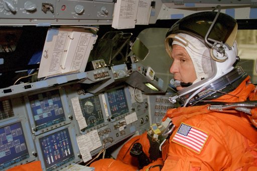STS-97 crewmembers participate in training and preflight activities