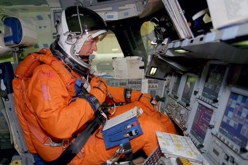 STS-97 crewmembers participate in training and preflight activities