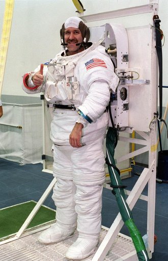 STS-103 crewmembers at the NBL