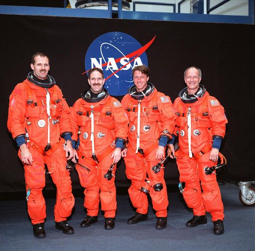STS-103 crewmembers participate in bailout training in building 9N