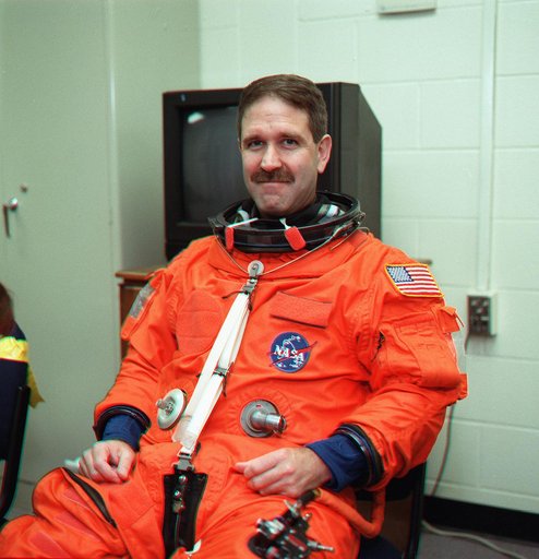 STS-103 crewmembers participate in bailout training in building 9N