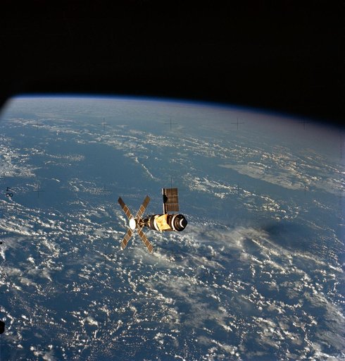 Skylab 2 Farewell View from the Departing Skylab Command/Service Module