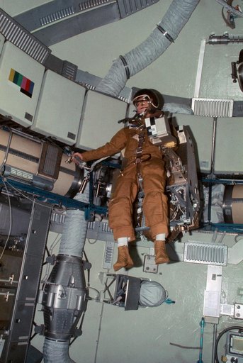 Astronaut Alan Bean flies the Astronaut Maneuvering Equipment