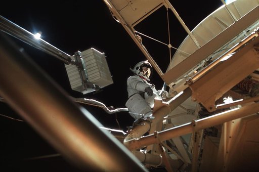 Astronaut Owen Garriott participates in EVA to deploy twin pole solar shield