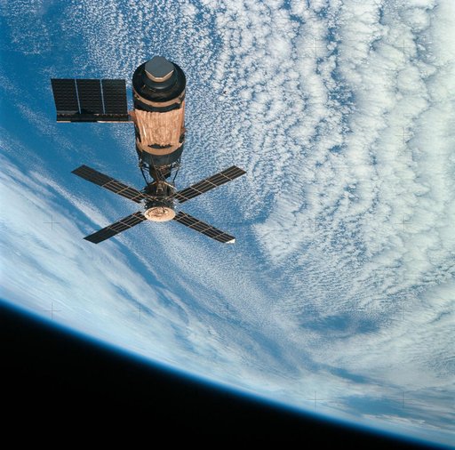 View of Skylab space station cluster in Earth orbit from CSM