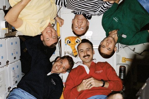 STS-28 Columbia, OV-102, crewmembers pose for group portrait on middeck