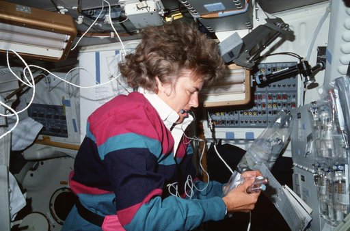 STS-43 MS Lucid works with BIMDA-02 cell syringes on OV-104's middeck