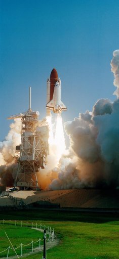 STS-47 Endeavour, Orbiter Vehicle (OV) 105, lifts off from KSC LC 39 pad