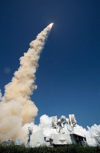 STS-47 Endeavour, Orbiter Vehicle (OV) 105, lifts off from KSC LC 39 pad