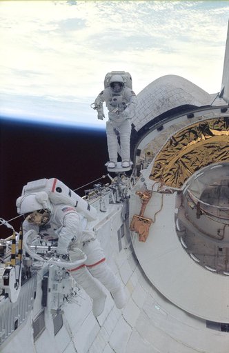 Astronauts Newman and Walz evaluate tools for use on HST servicing mission