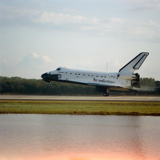 STS-54 Endeavour, Orbiter Vehicle (OV) 105, lands on runway 33 at KSC's SLF