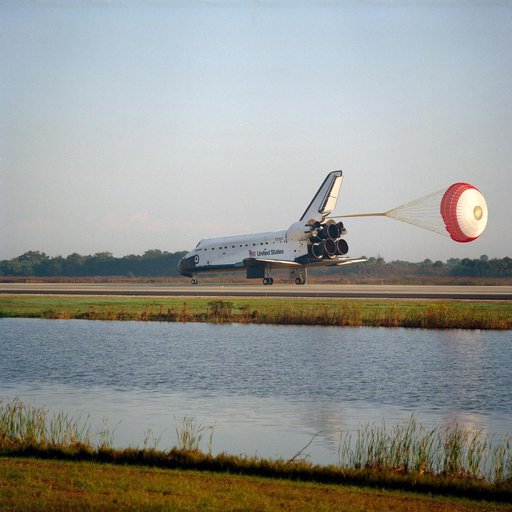 STS-54 Endeavour, Orbiter Vehicle (OV) 105, lands on runway 33 at KSC's SLF