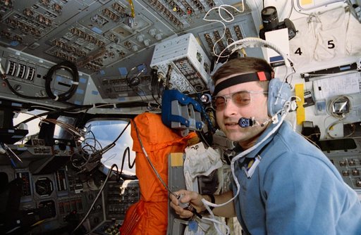 STS-56 Commander Cameron uses SAREX on OV-103's aft flight deck