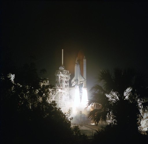 STS-56 Discovery, OV-103, lifts off from KSC LC Pad 39B into darkness