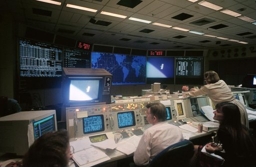 Mission control activity during STS-61 EVA-2