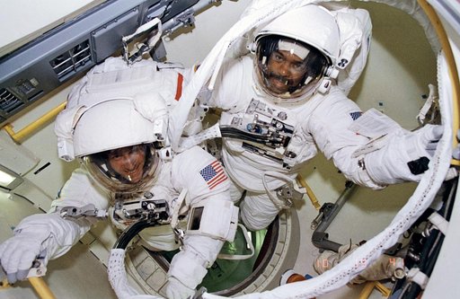 Astronauts Harris and Foale ready to egress airlock for EVA