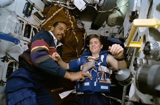 Astronaut Harris checks response of muscles to microgravity
