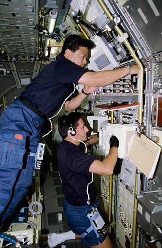 STS-65 crewmembers work at IML-2 Rack 5 Biorack (BR) aboard Columbia, OV-102