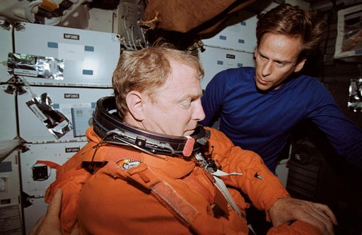 STS-69 crew prepares for landing
