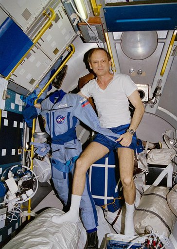 Astronaut Thagard displays flight suit on Mir space station