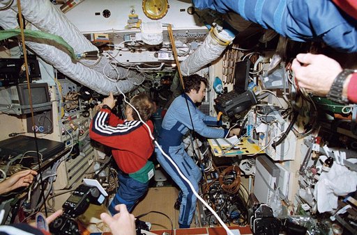 Cosmonauts Solovyev and Dezhurov exchange information on Mir