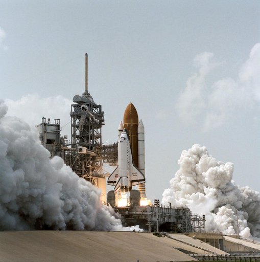 Launch of the STS-71 space shuttle Atlantis