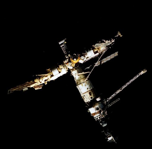 Mir Space Station survey pre- and post-docking during STS-76 mission