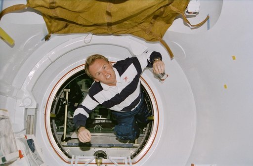Thomas floats through tunnel connecting Spacehab to Endeavour's middeck