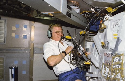 SAREX & DTO 623, Brady talks to amateur radio operators