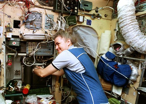 STS-79 crew enjoy a meal on the Mir space station